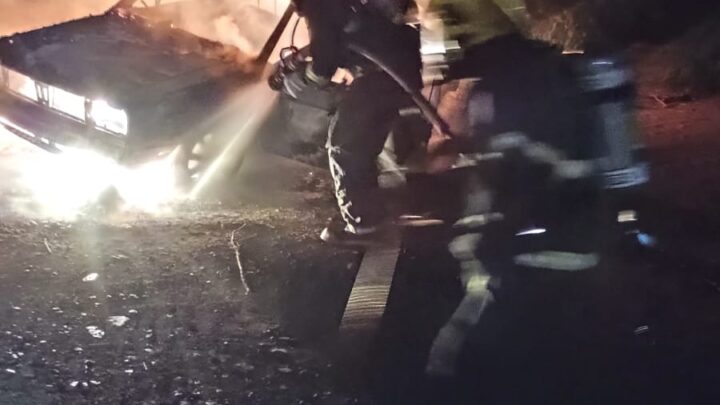 Incêndio destrói veículo no interior de Mondaí