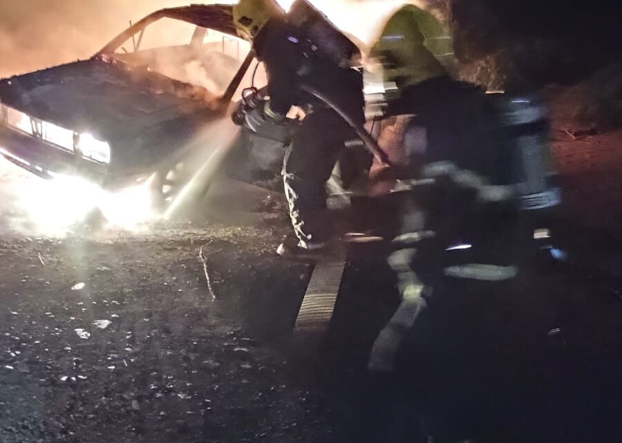 Incêndio destrói veículo no interior de Mondaí