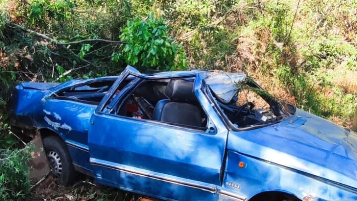 Queda de veículo em ribanceira deixa quatro vítimas no interior de Chapecó