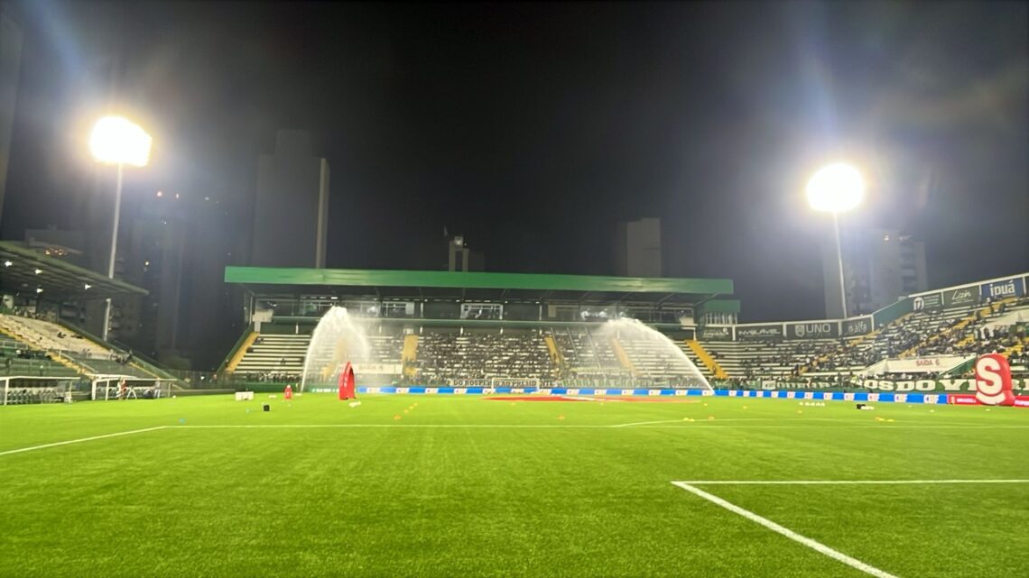 Instalação do novo sistema de iluminação da Arena Condá é concluído