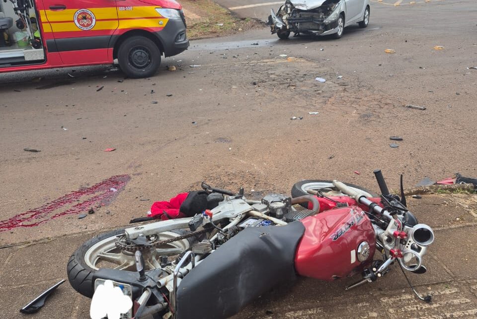 Motociclista fica ferido após colisão entre carro e moto em Xanxerê