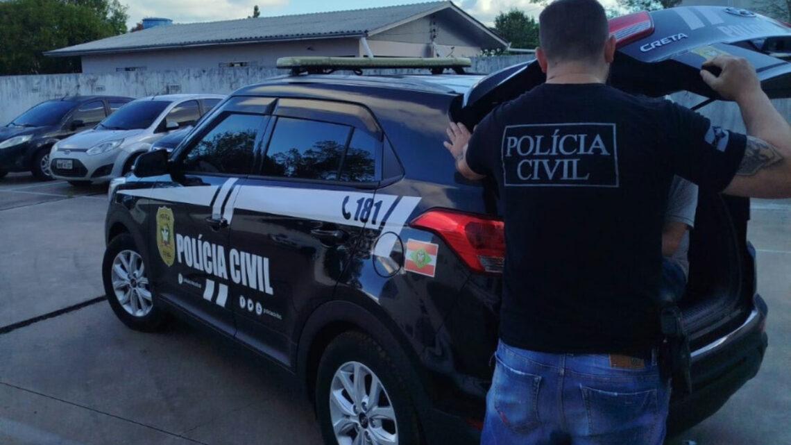 Homem condenado por estuprar a própria filha é preso em SC