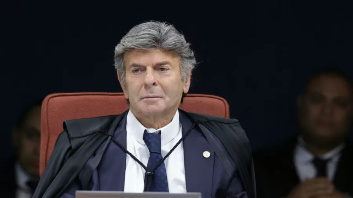 Luiz Fux vota e pede ‘anulação do processo por falta de competência do STF’