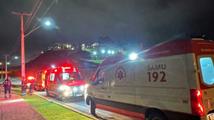 Jovem de 27 anos morre após cair de moto e ser atropelada em SC
