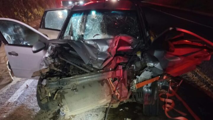 Colisão na SC-350 deixa três pessoas gravemente feridas