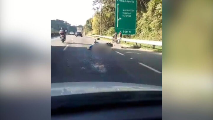 Passageira morre após ser atropelada por caminhão na BR-101 em SC