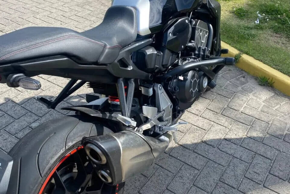 Motociclista é flagrado com escapamento irregular e pneu comprometido na SC-401 em SC