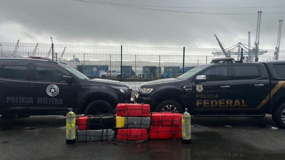 Carga milionária de cocaína é encontrada em navio de SC; droga teria como destino Portugal Carga milionária de cocaína é encontrada em navio de SC; droga teria como destino Portugal