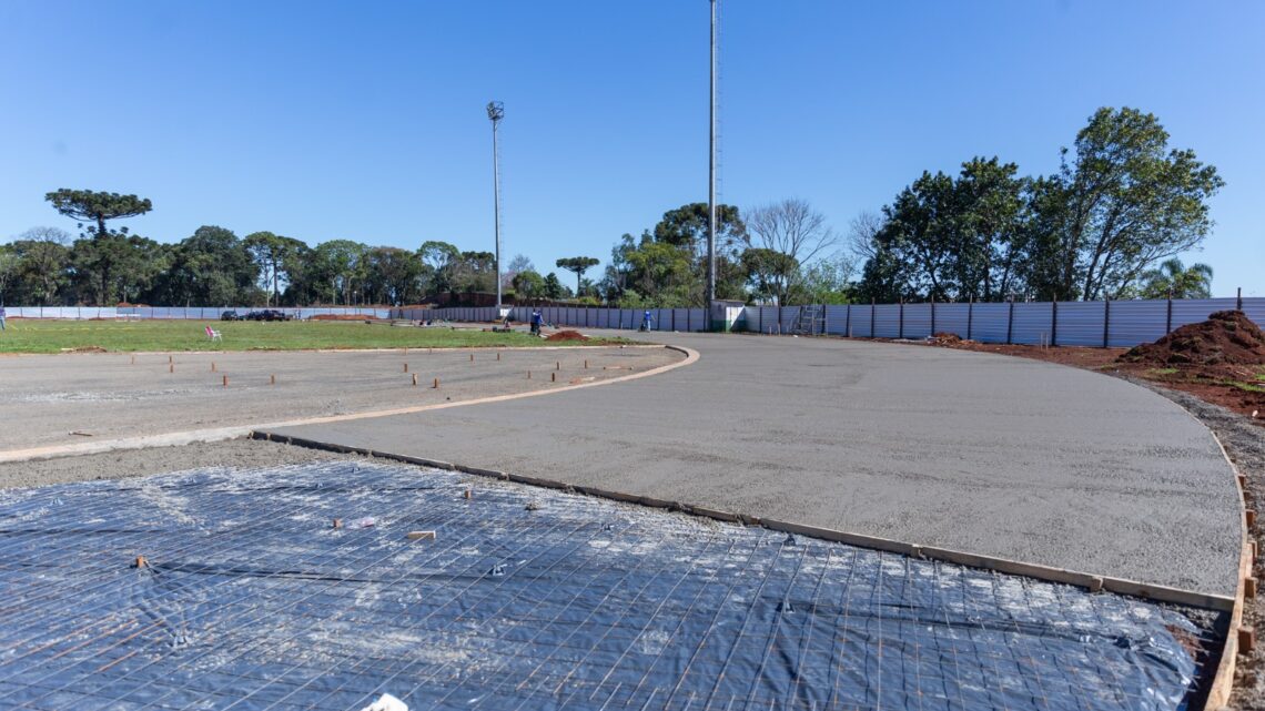 Inicia a concretagem da base para a pista sintética do Verdão; veja as imagens Inicia a concretagem da base para a pista sintética do Verdão; veja as imagens