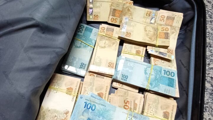 Homem é preso com R$ 123 mil em dinheiro sem comprovação de origem