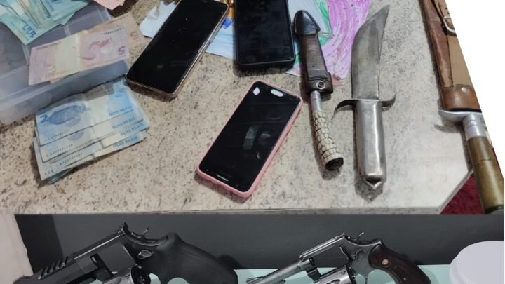 Morador é preso com arsenal de armas após tentar fugir da polícia