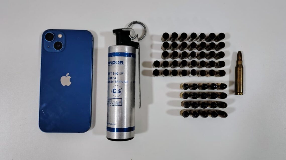 Polícia apreende munições de uso restrito e granada de gás lacrimogêneo no Oeste