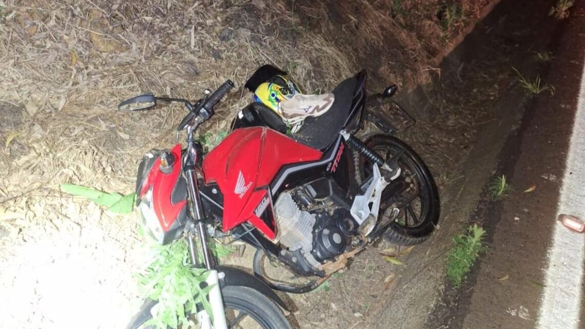 Motociclista morre após colidir em placa de sinalização na SC-161 Motociclista morre após colidir em placa de sinalização na SC-161