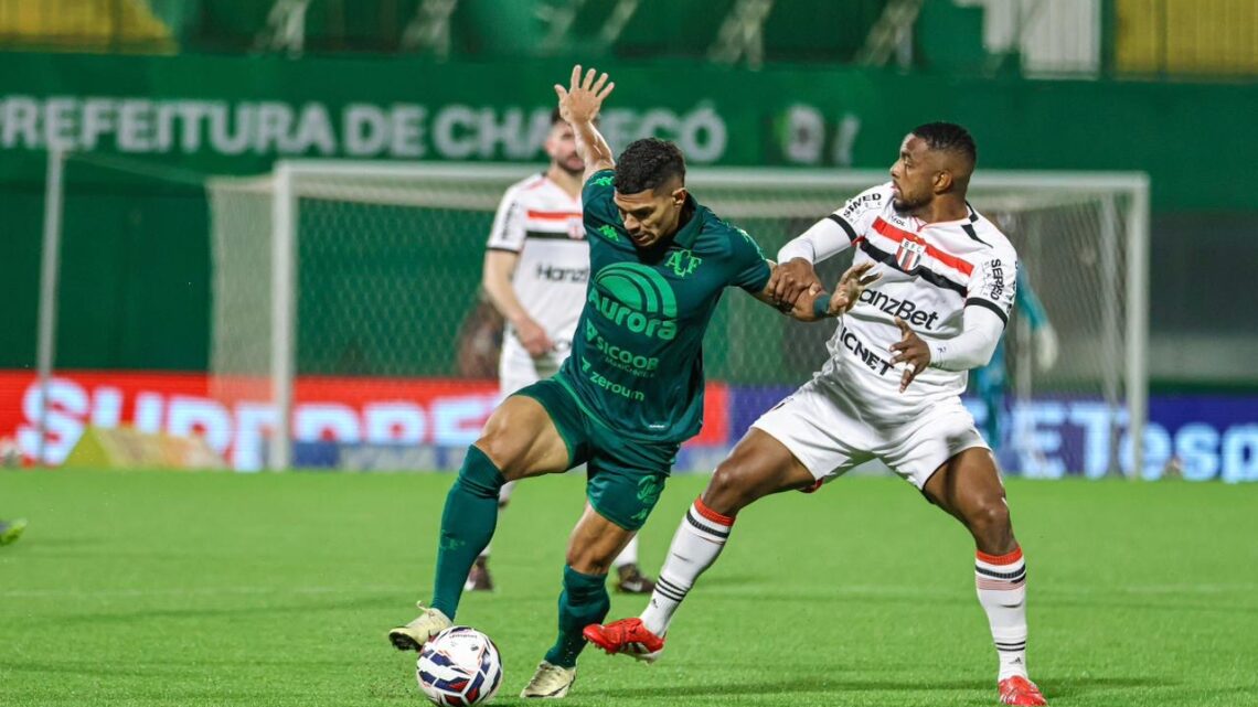 Chapecoense empata com o Botafogo-SP na Arena Condá Chapecoense empata com o Botafogo-SP na Arena Condá