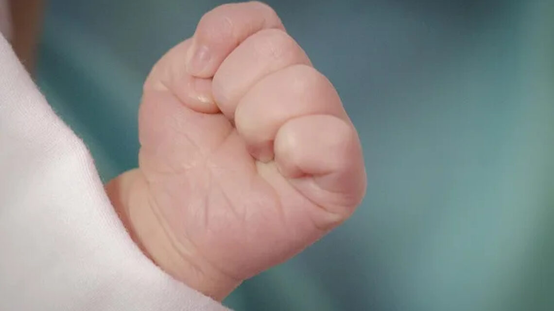 Bebê de 6 meses morre com sinais de engasgo em SC Bebê de 6 meses morre com sinais de engasgo em SC