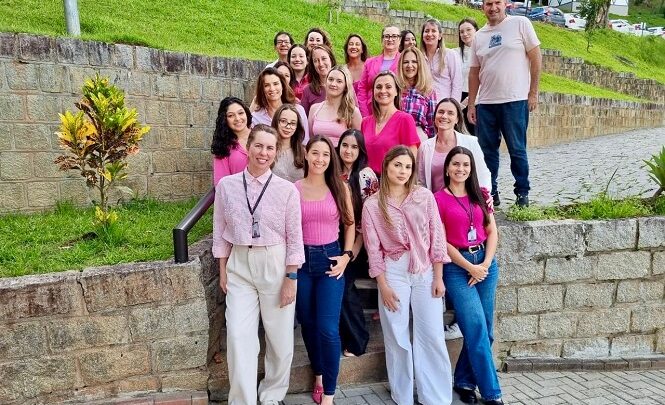 Servidores da Justiça catarinense realizam atividades alusivas à campanha Outubro Rosa