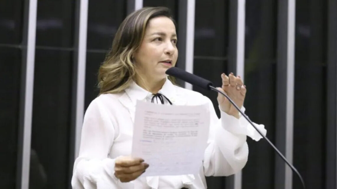 Câmara aprova projeto que prevê licença menstrual Câmara aprova projeto que prevê licença menstrual