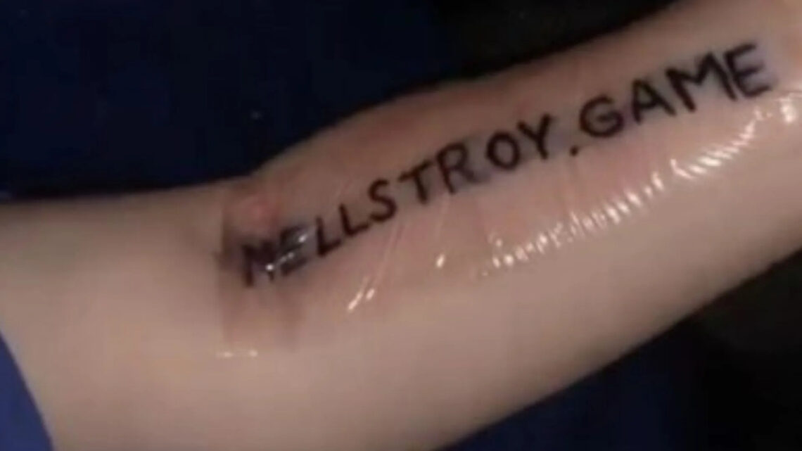 Casal tatua filho de um ano para ganhar competição; veja fotos Casal tatua filho de um ano para ganhar competição; veja fotos