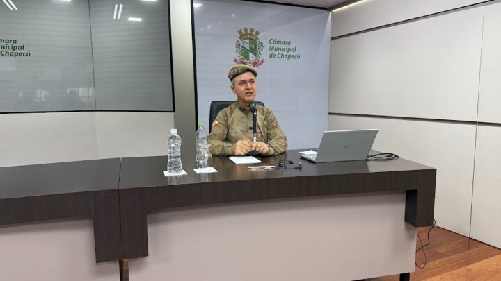 Trabalho do Colégio Policial Militar é apresentado na Câmara de Chapecó