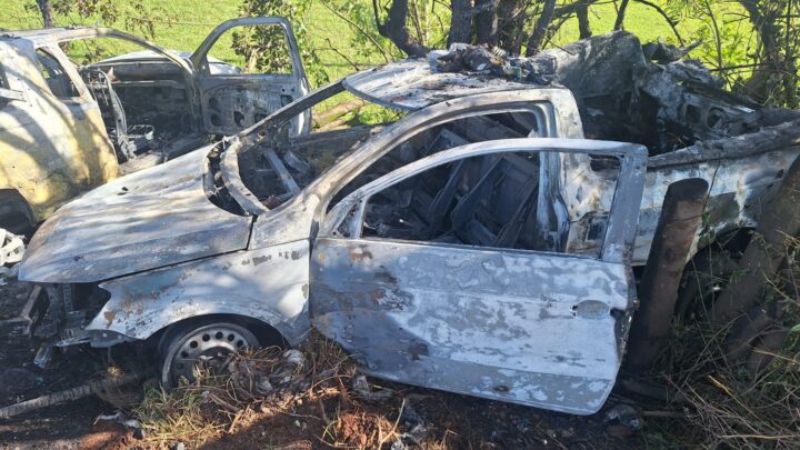 Veículos incendeiam após colisão na Fazenda Zandavalli na SC-283 em Chapecó