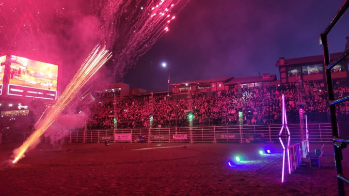 Rodeio da Efapi do Brasil consagra campeões e encerra a feira com emoção e casa cheia