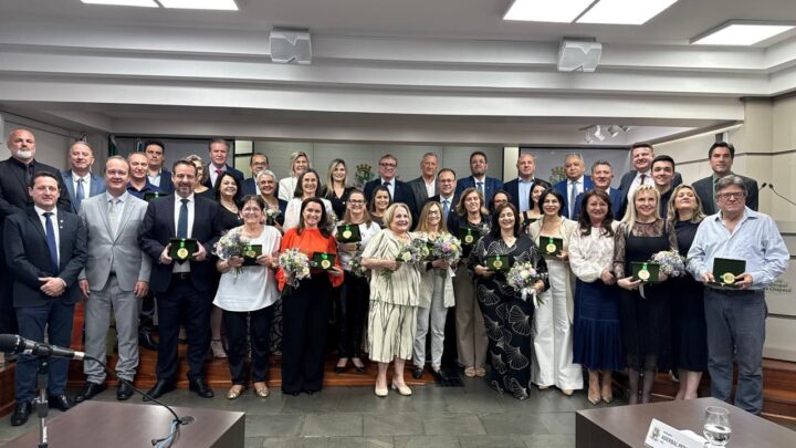 Câmara homenageia professores com a Comenda Professora Eli Maria Bellani