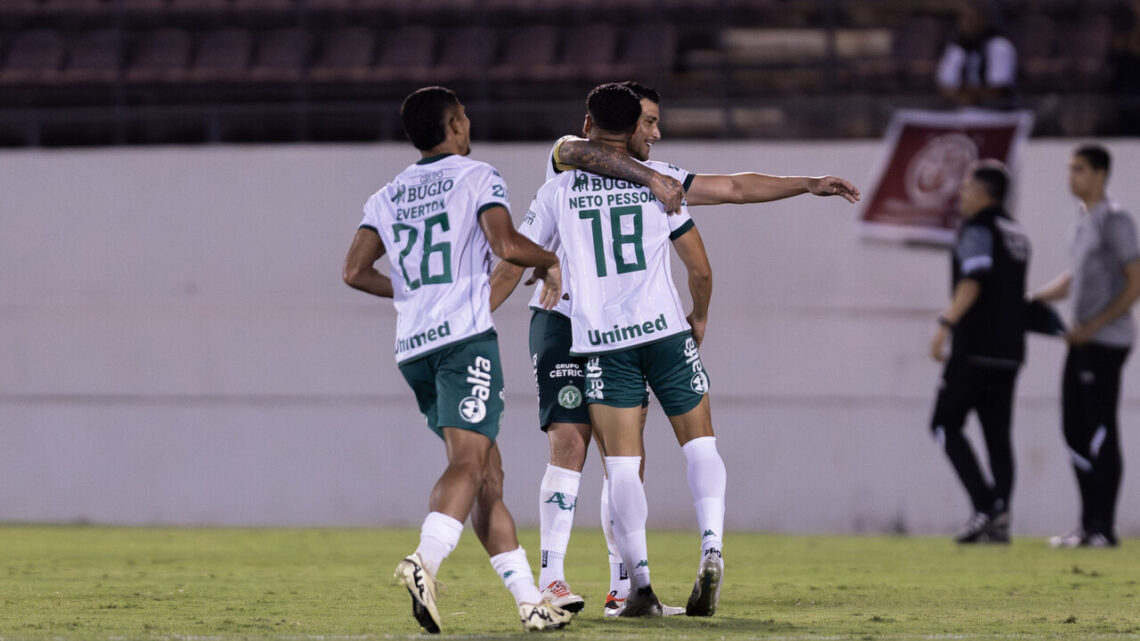 Chape vence a Ferroviária e volta ao G4 da Série B Chape vence a Ferroviária e volta ao G4 da Série B