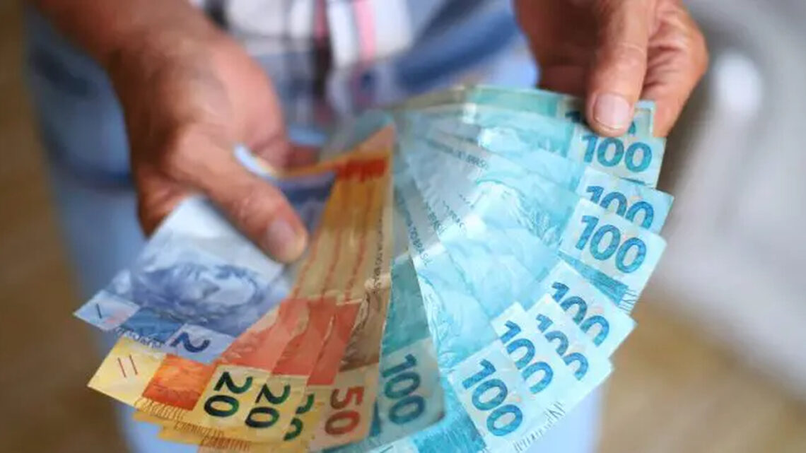 Salário mínimo ideal no Brasil ultrapassa R$ 7 mil, afirma Dieese Salário mínimo ideal no Brasil ultrapassa R$ 7 mil, afirma Dieese