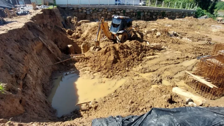 Trabalhador de SC é soterrado em obra e sobrevive graças a bolsão de ar