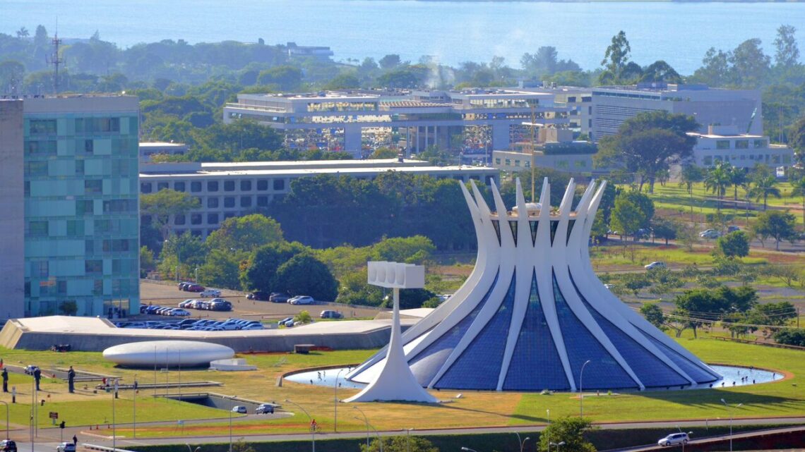 Comissão do Congresso amplia fundão eleitoral para R$ 4,9 bi em 2026