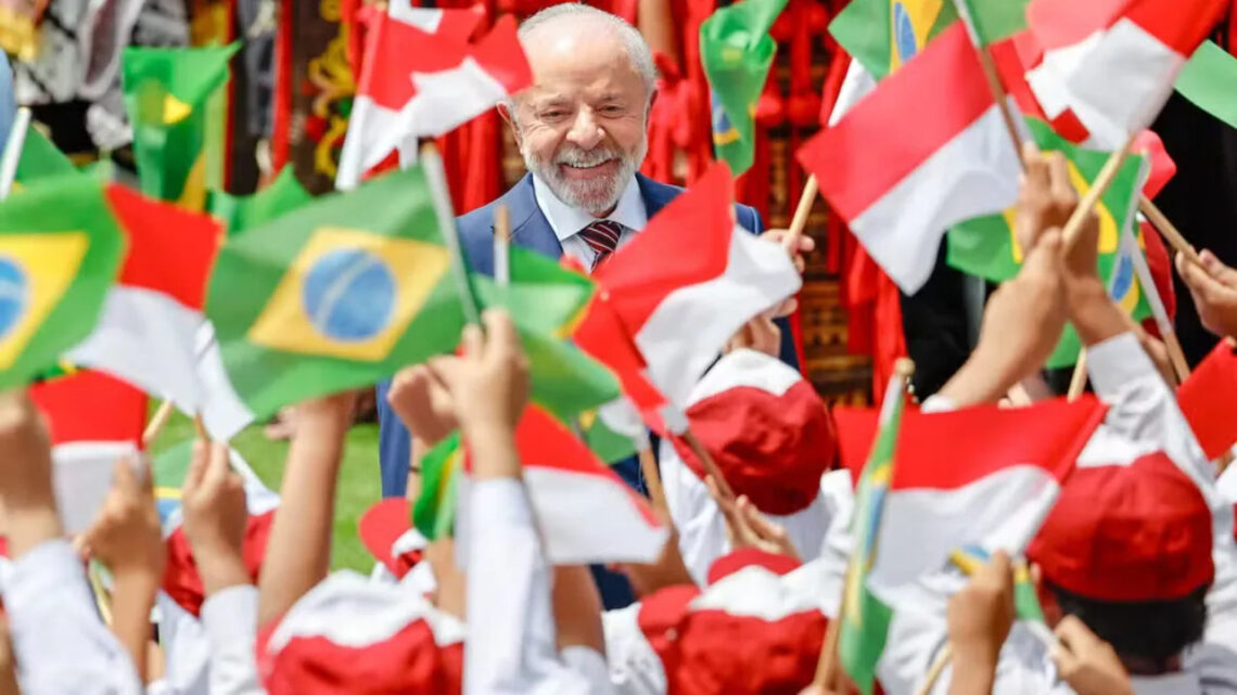 Lula confirma que irá disputar quarto mandato presidencial em 2026 Lula confirma que irá disputar quarto mandato presidencial em 2026