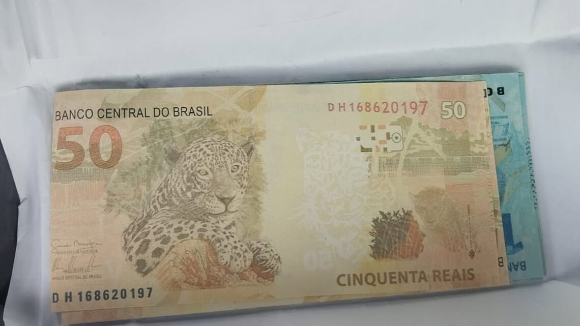 Polícia Militar apreende mais de dois mil reais em cédulas falsificadas Polícia Militar apreende mais de dois mil reais em cédulas falsificadas