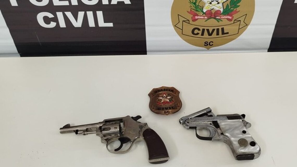 Polícia Civil de Xaxim prende suspeito com armas de uso permitido e acessório restrito Polícia Civil de Xaxim prende suspeito com armas de uso permitido e acessório restrito