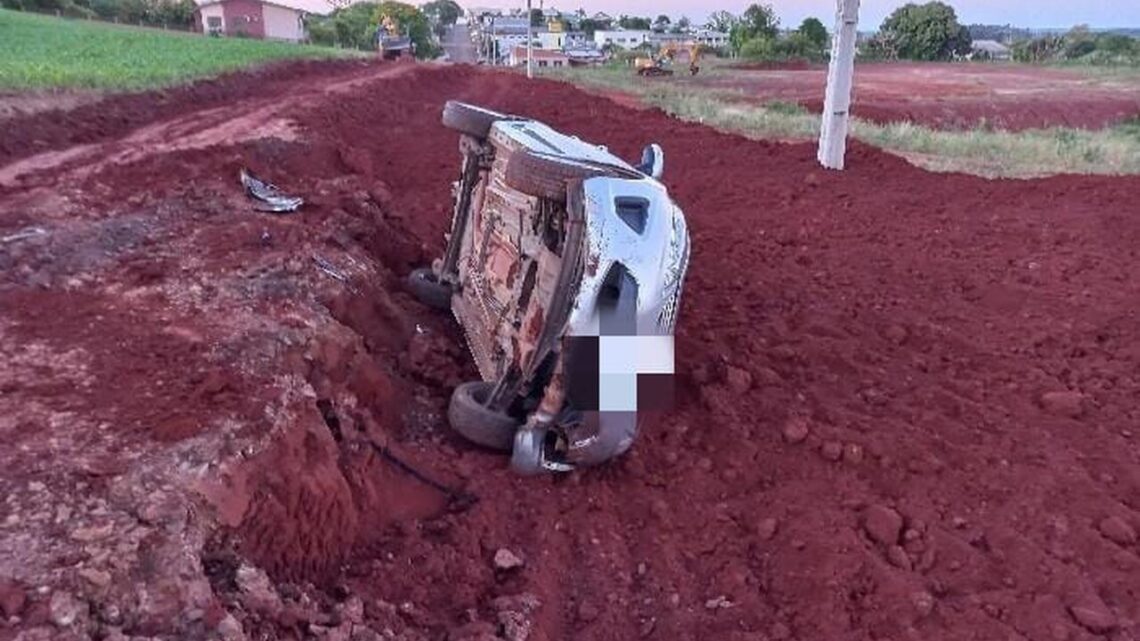 Veículo furtado em Descanso é localizado tombado em Belmonte pela Polícia Militar Veículo furtado em Descanso é localizado tombado em Belmonte pela Polícia Militar