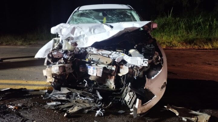 Colisão frontal entre dois veículos deixa duas pessoas feridas na SC-496 em Belmonte