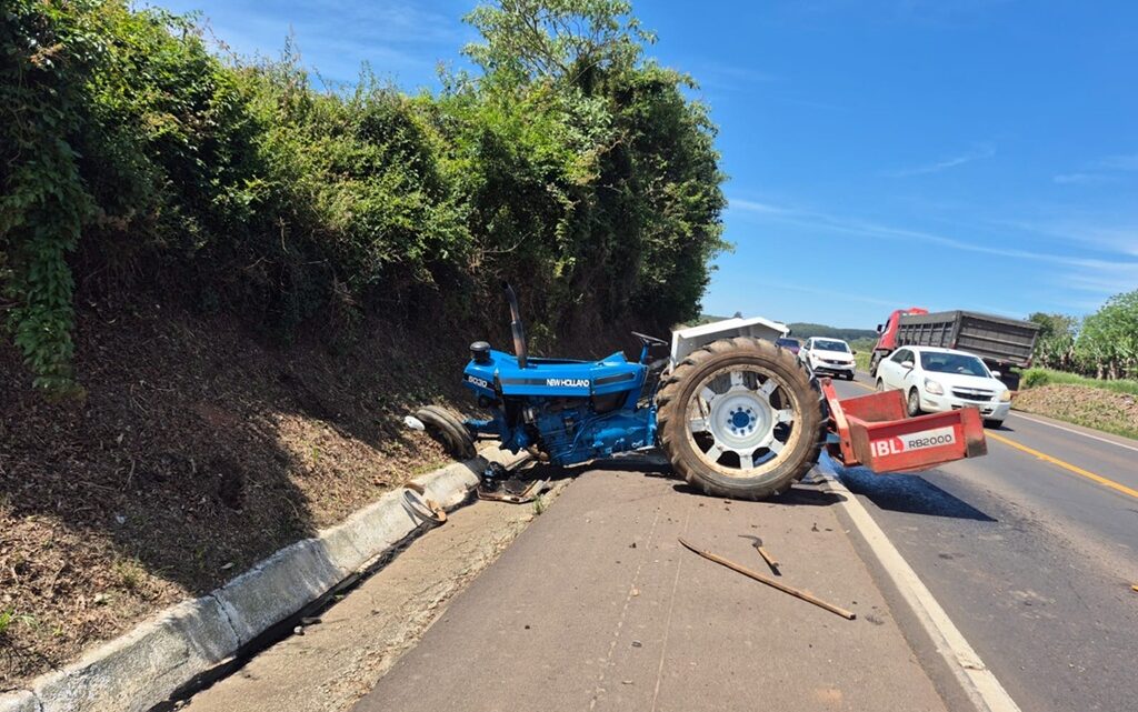 Acidente entre caminhonete e trator deixa uma mulher ferida em Xanxerê Acidente entre caminhonete e trator deixa uma mulher ferida em Xanxerê
