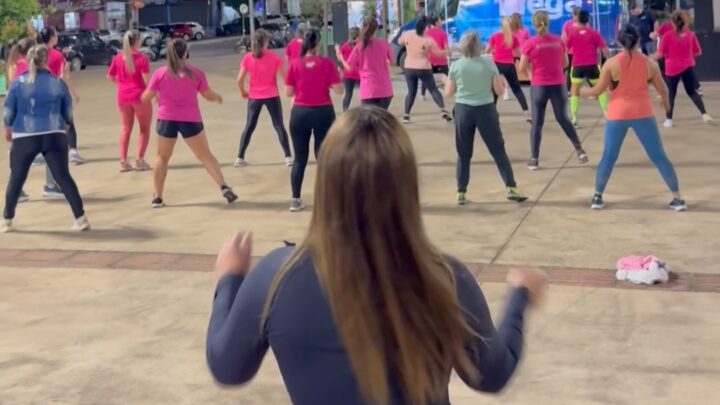 Disco Dance movimenta a Praça Frei Bruno em Xaxim; veja as imagens