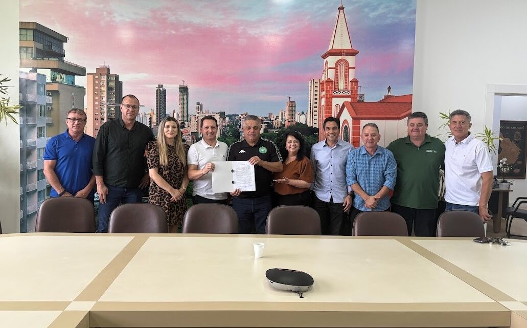 Câmara de Chapecó formaliza doação de terreno para o Município Câmara de Chapecó formaliza doação de terreno para o Município