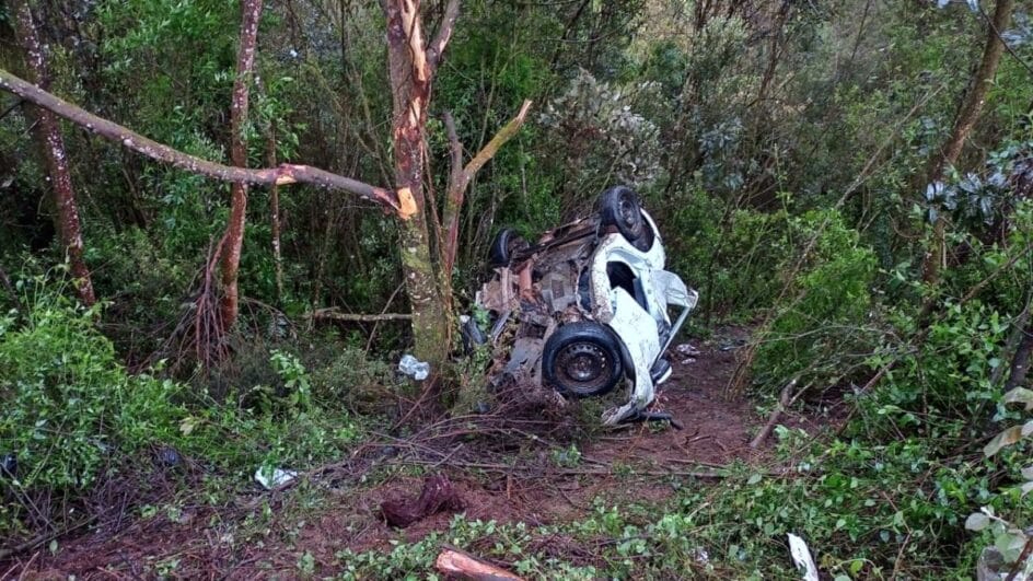 Três mortes são confirmadas em grave acidente na BR-282 em Bom Retiro; veja o vídeo Três mortes são confirmadas em grave acidente na BR-282 em Bom Retiro; veja o vídeo