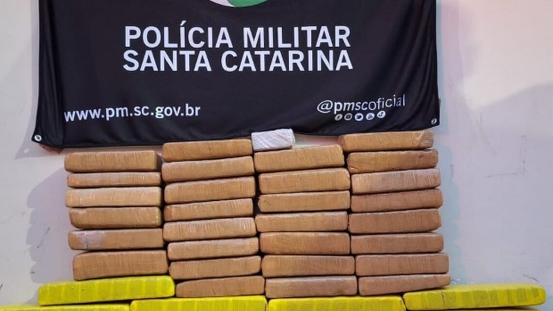 PM apreende 26 kg de maconha em ônibus interestadual em São Lourenço do Oeste PM apreende 26 kg de maconha em ônibus interestadual em São Lourenço do Oeste
