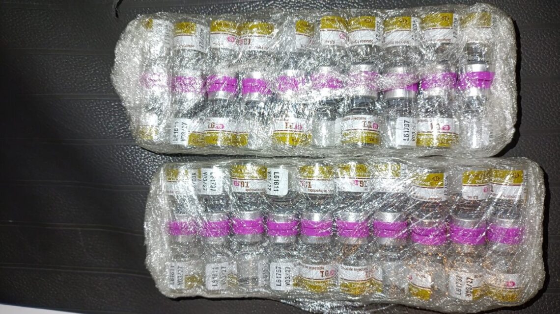 Polícia apreende 40 frascos de medicamentos para emagrecer no Oeste Polícia apreende 40 frascos de medicamentos para emagrecer no Oeste