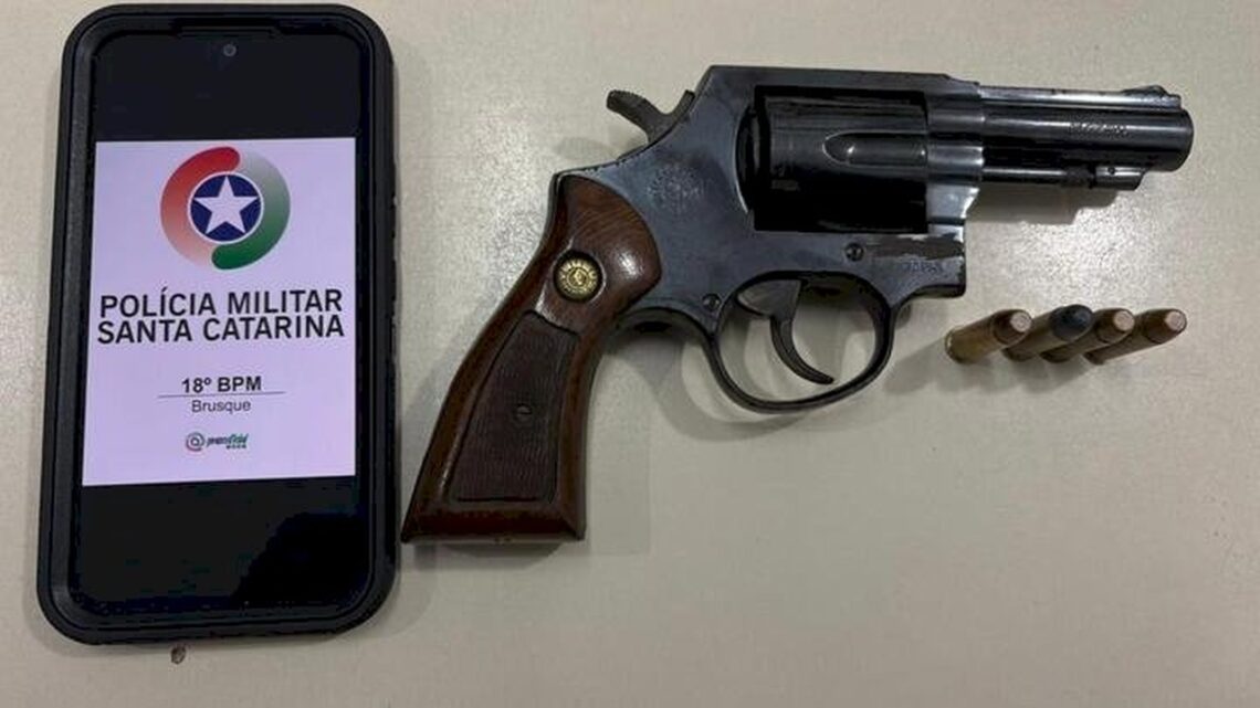 Suspeito de duplo homicídio é preso em Brusque Suspeito de duplo homicídio é preso em Brusque