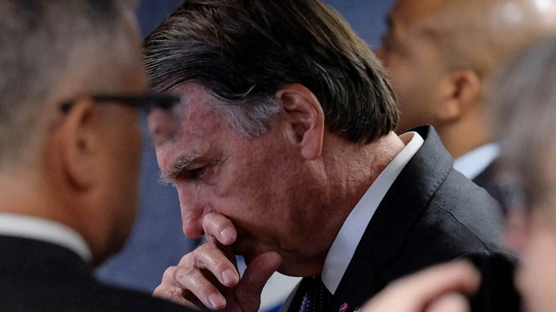 Bolsonaro tem grave crise de soluço e refluxo; médicos são acionados