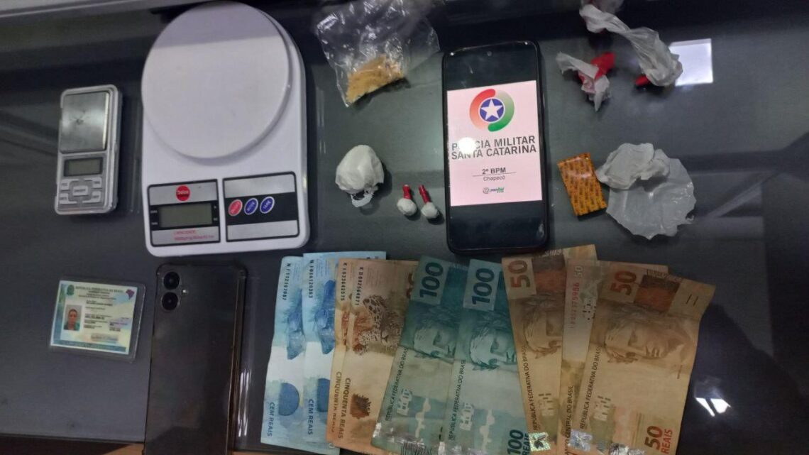 Adolescente e mulher são detidos por tráfico de drogas no bairro São Pedro em Chapecó