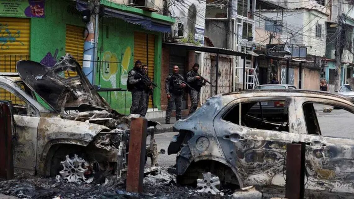 Pesquisa mostra que quase 70% dos cariocas apoiam operação policial no RJ Pesquisa mostra que quase 70% dos cariocas apoiam operação policial no RJ