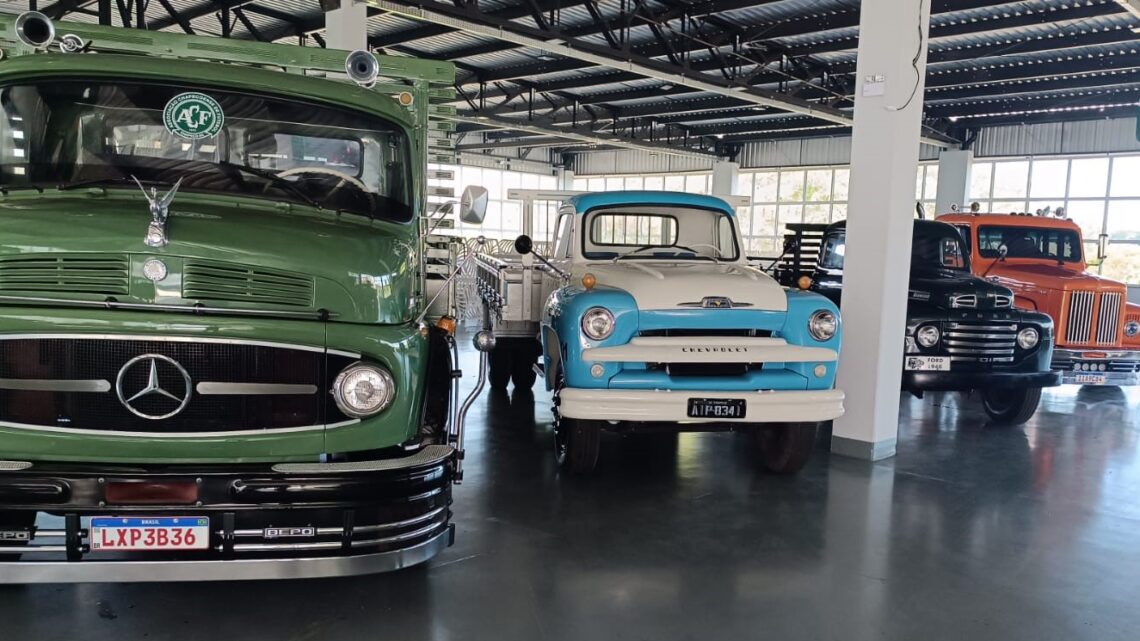 Museu lembra história dos caminhões na Fetranslog