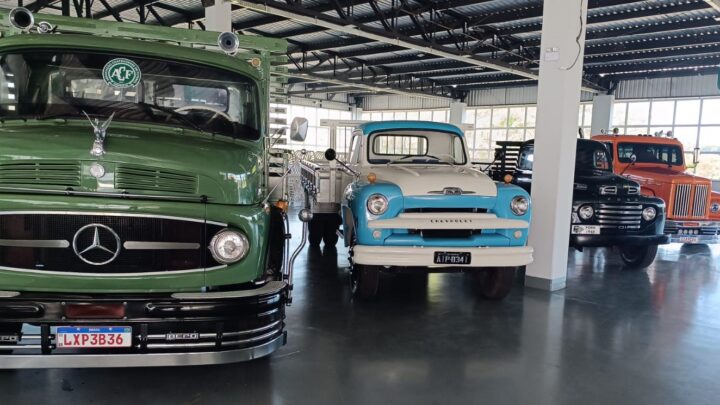 Museu lembra história dos caminhões na Fetranslog