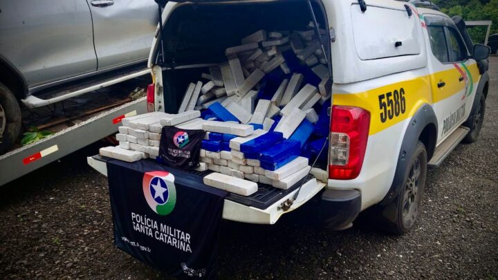 Veículo clonado carregado com 631 kg de maconha tomba na SC 135