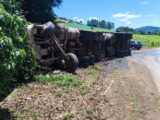 Acidente com caminhão provoca saída de pista na SC-157 em Novo Horizonte