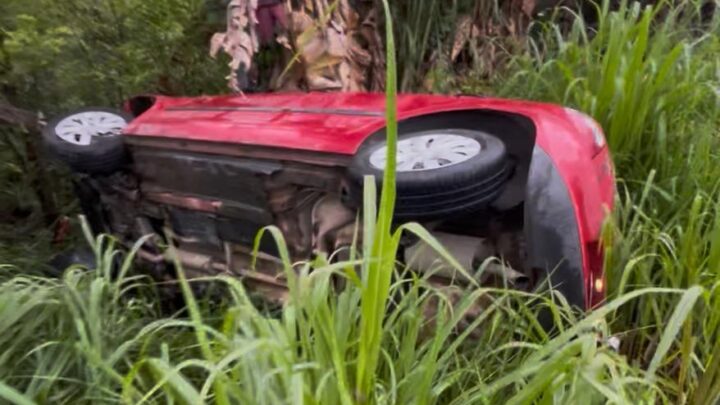 Capotamento na BR-470 deixa mulher de 47 anos ferida em Pouso Redondo